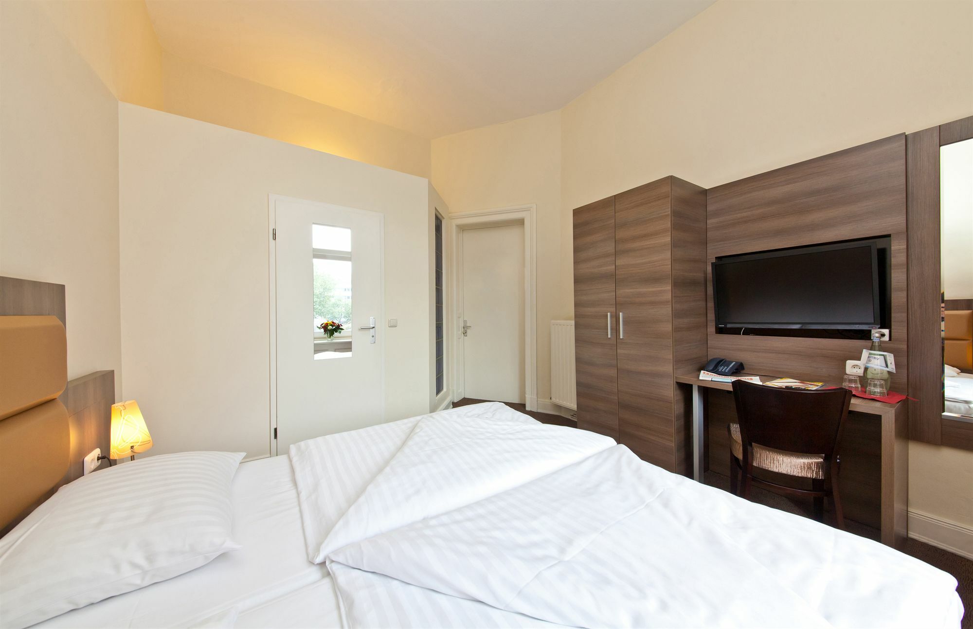Hotel Koenigshof Хамбург Екстериор снимка